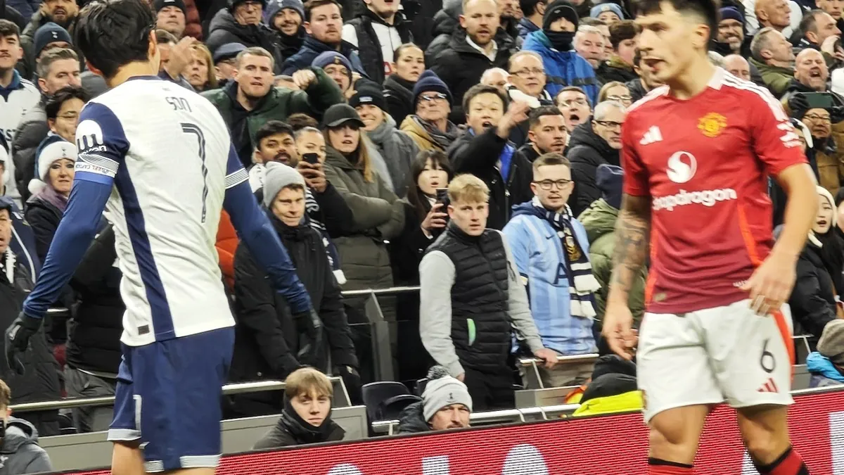 Lisandro Martínez in a Manchester United shirt during a match against Tottenham